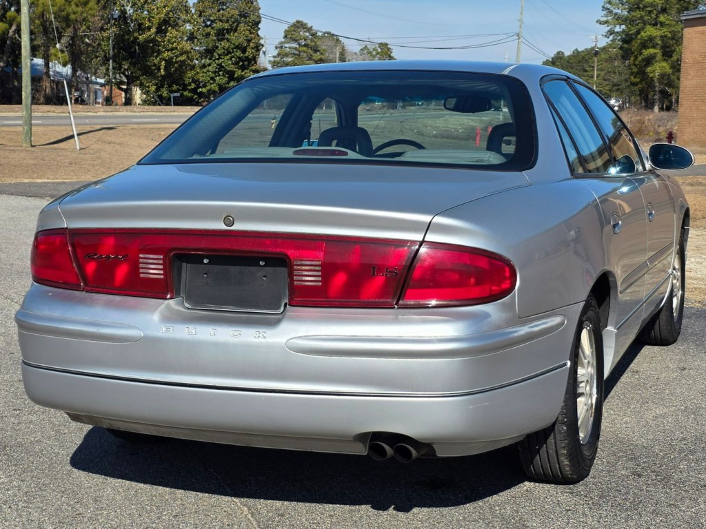 2003 Buick Regal Image 8