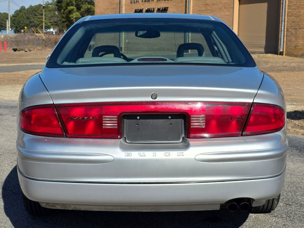 2003 Buick Regal Image 9