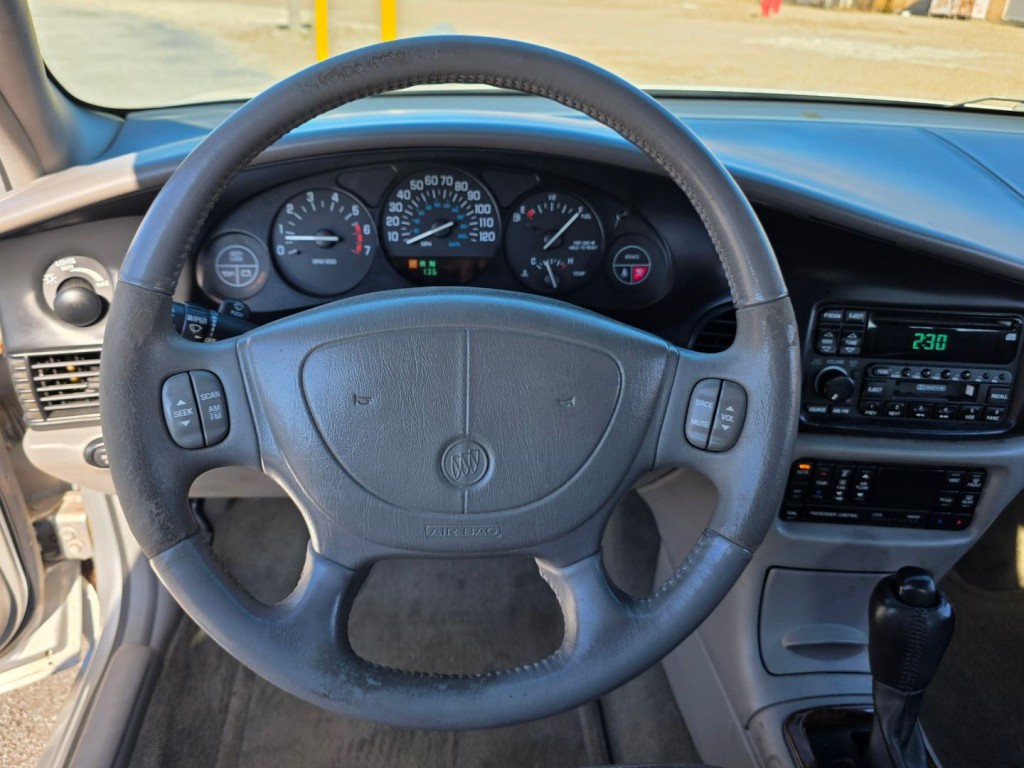 2003 Buick Regal Image 17