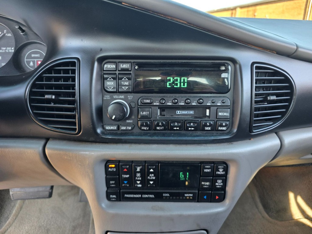 2003 Buick Regal Image 19