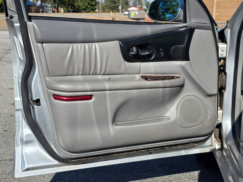 2003 Buick Regal Image 36