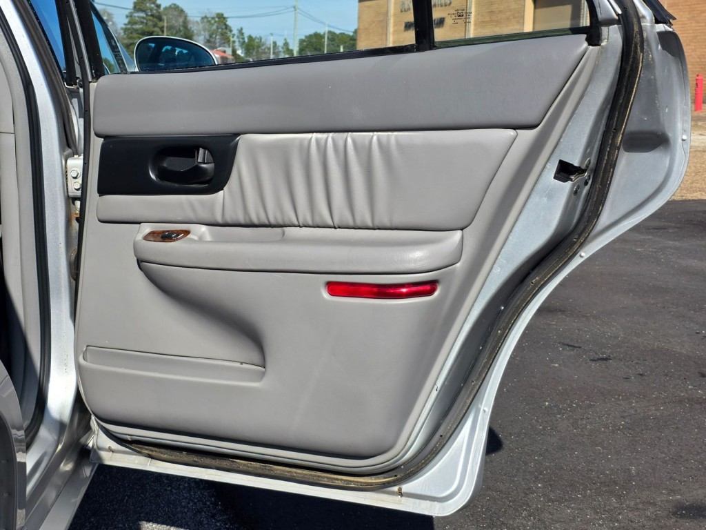 2003 Buick Regal Image 39