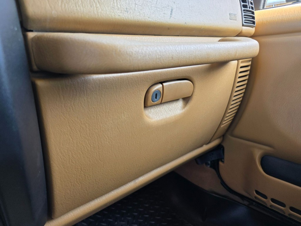 1998 Jeep Wrangler Image 21