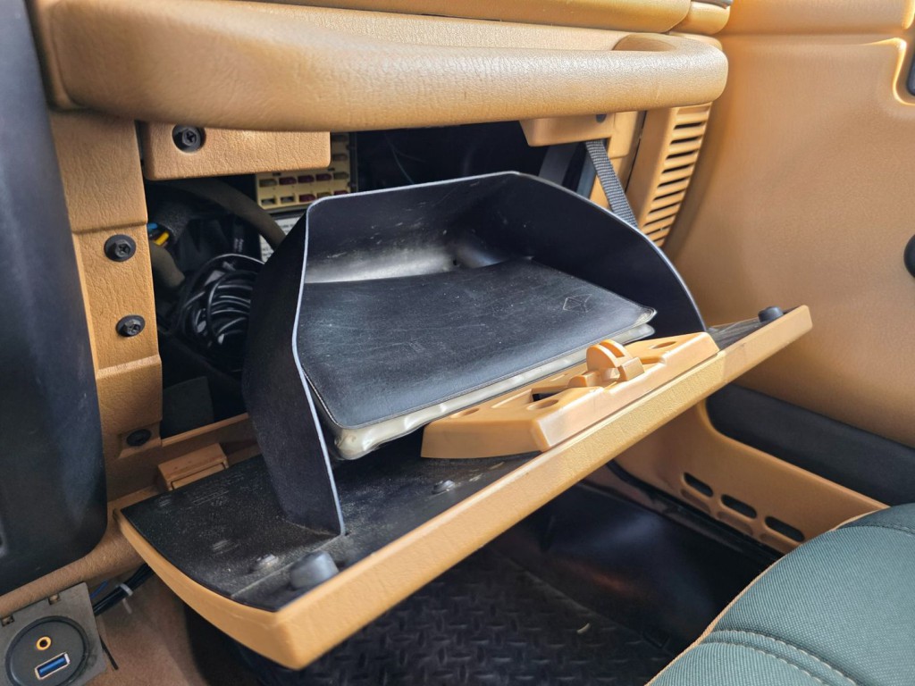 1998 Jeep Wrangler Image 22