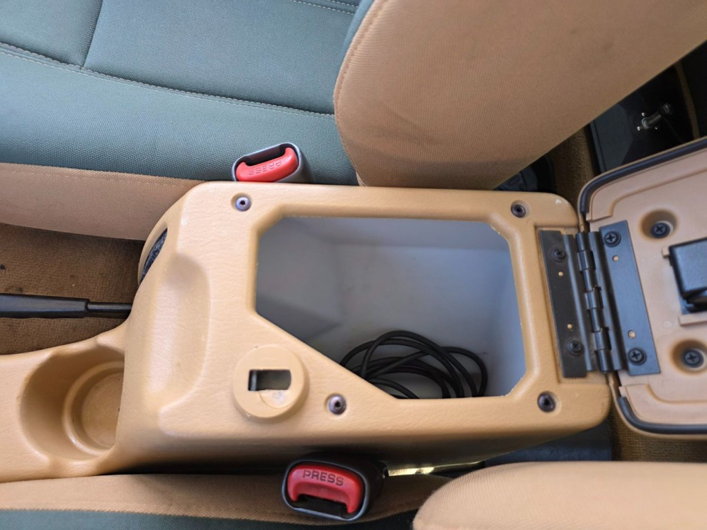 1998 Jeep Wrangler Image 25