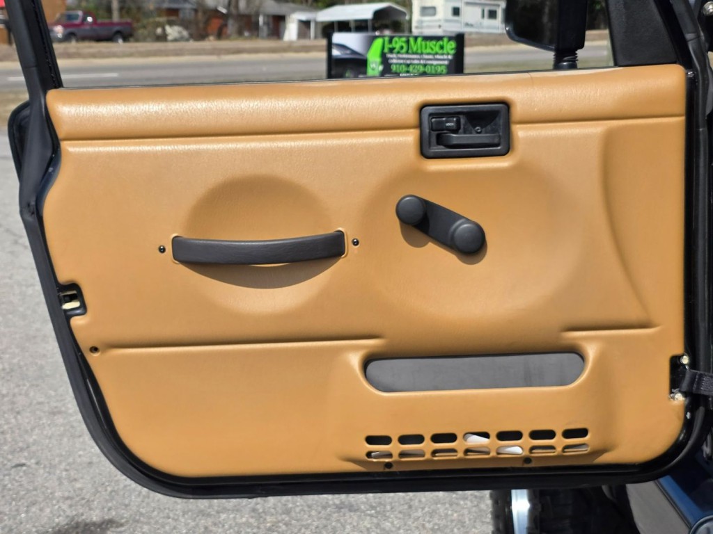 1998 Jeep Wrangler Image 33