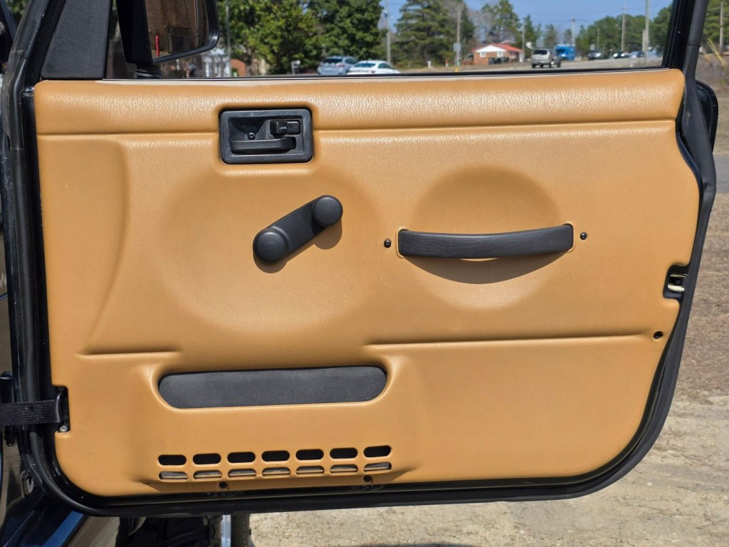 1998 Jeep Wrangler Image 34