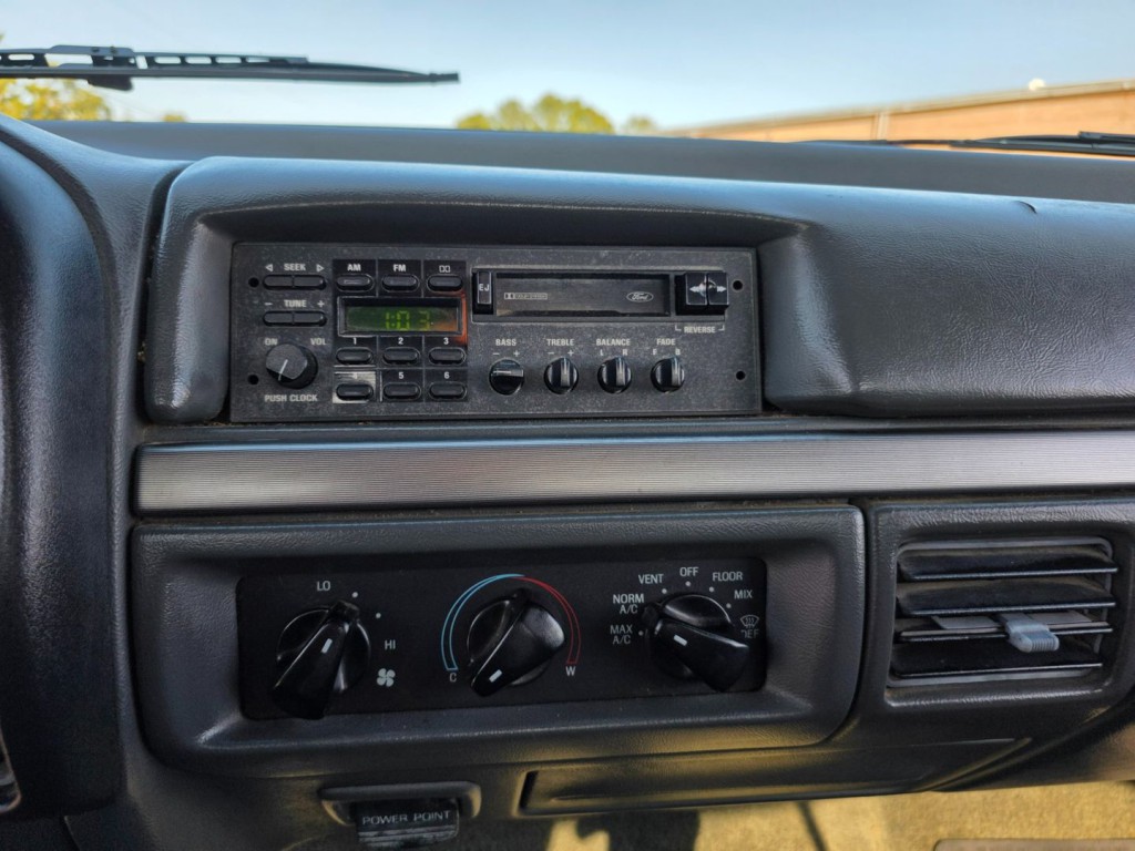 1993 Ford F-150 Image 20