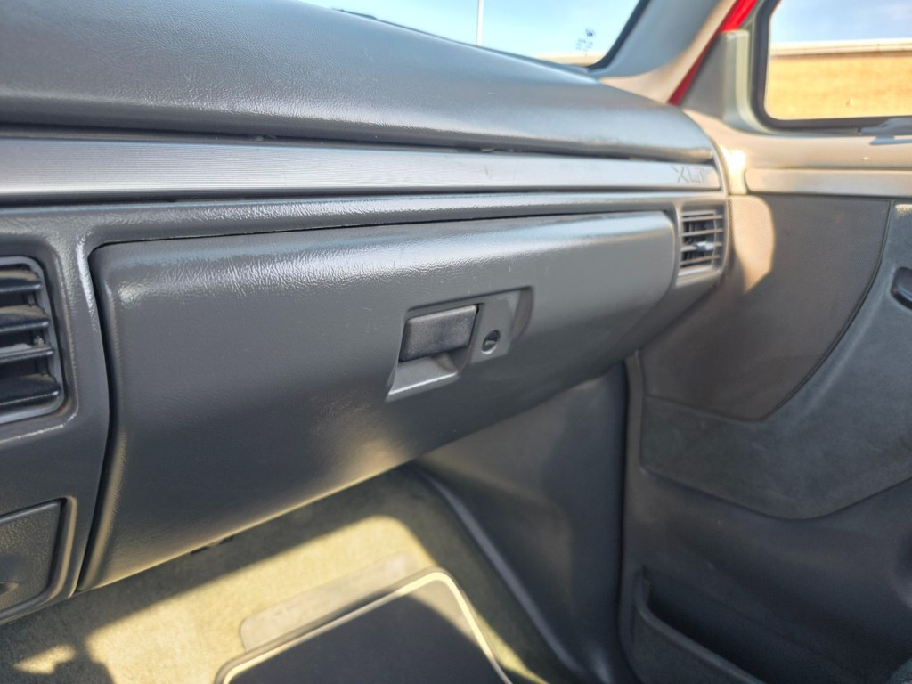 1993 Ford F-150 Image 21