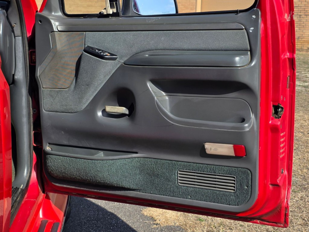 1993 Ford F-150 Image 35
