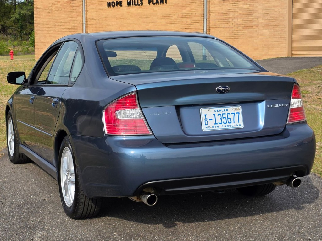2005 Subaru Legacy Image 10