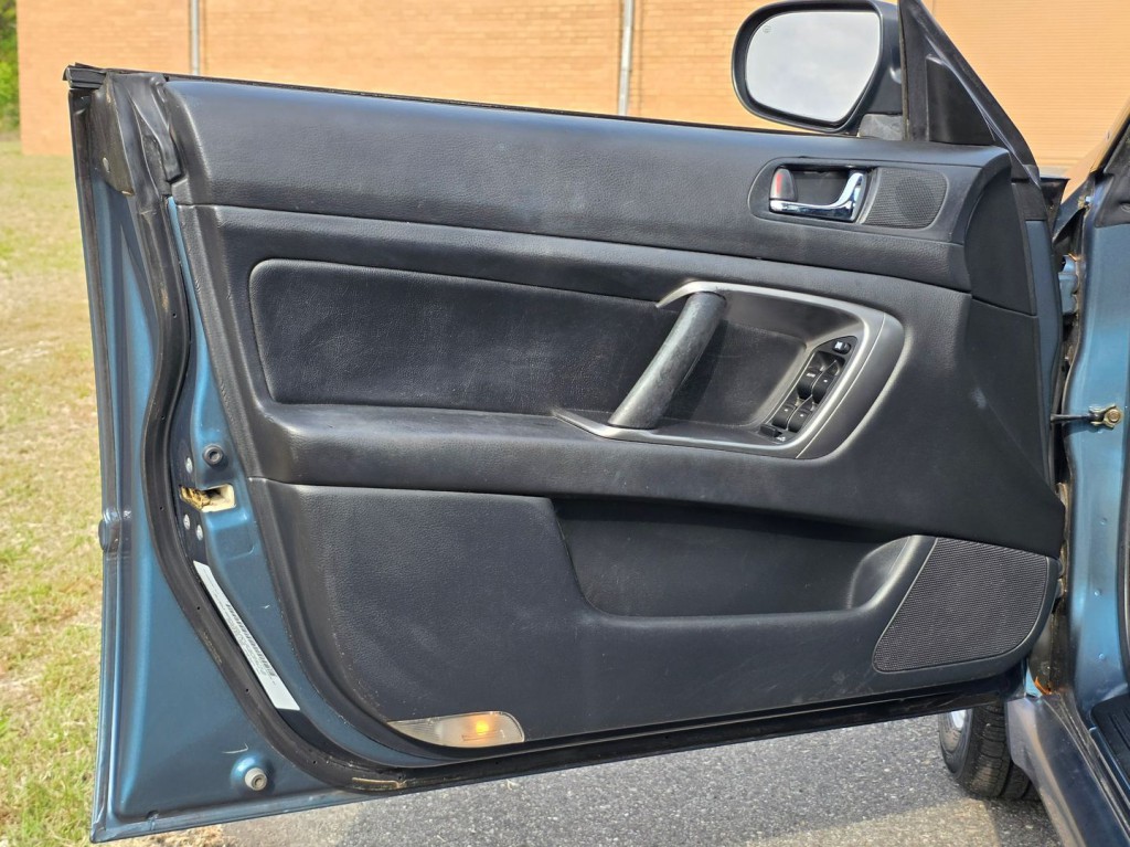 2005 Subaru Legacy Image 37