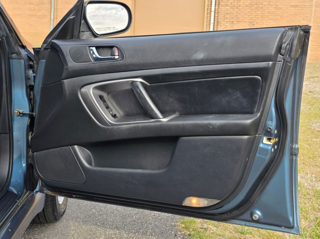 2005 Subaru Legacy Image 38