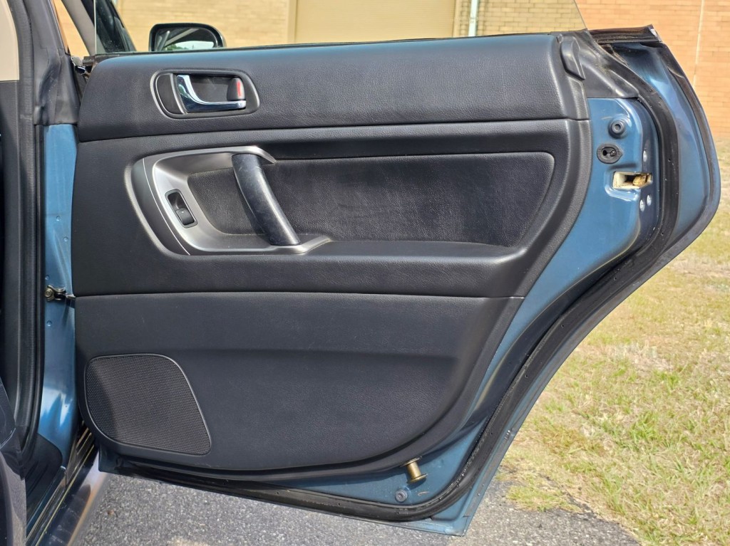 2005 Subaru Legacy Image 40