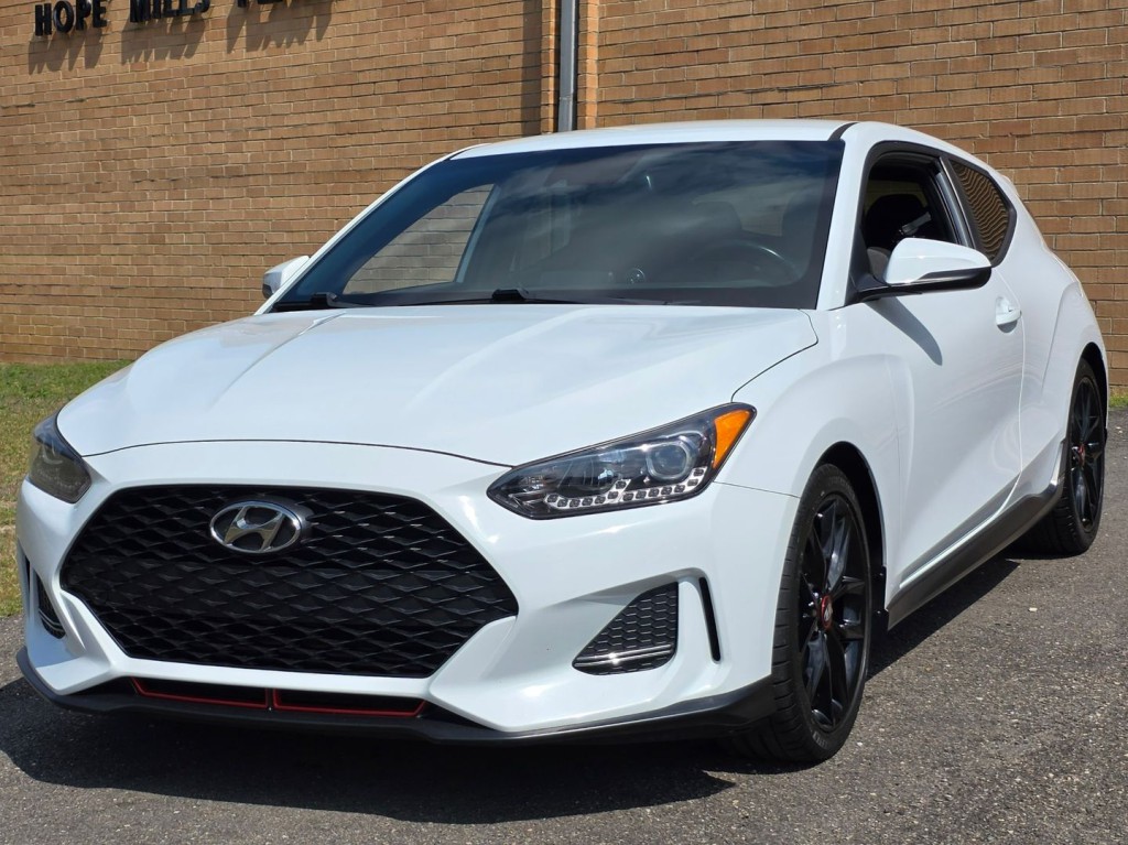 2019 Hyundai Veloster Image 2