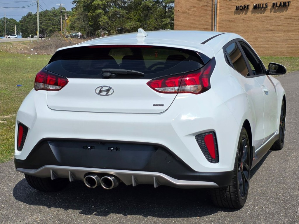 2019 Hyundai Veloster Image 8