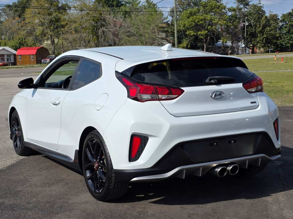 2019 Hyundai Veloster Image 10