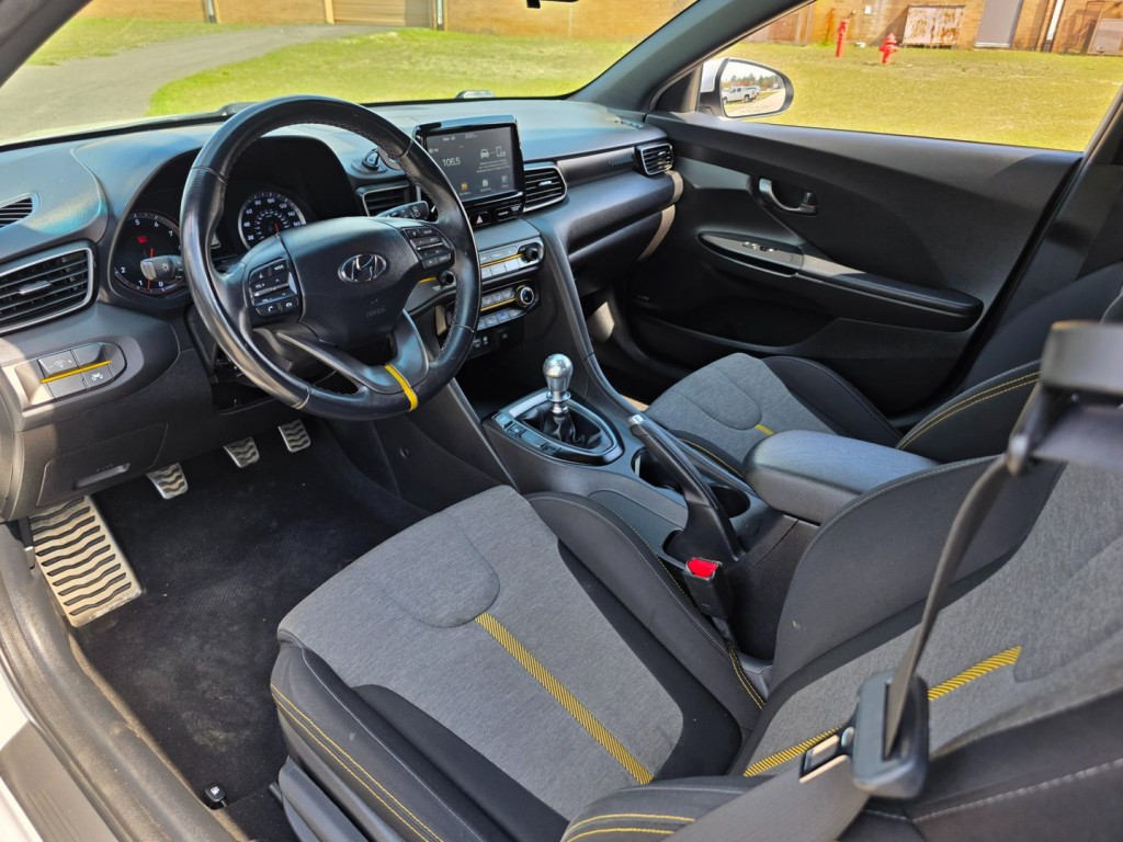 2019 Hyundai Veloster Image 16