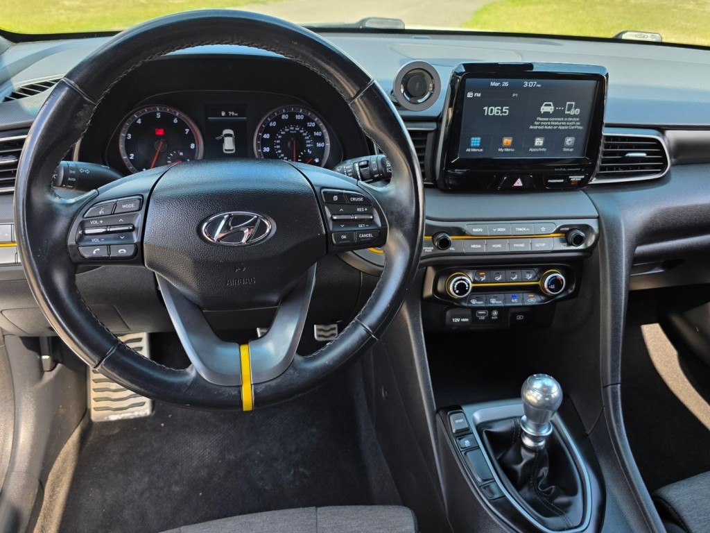 2019 Hyundai Veloster Image 17