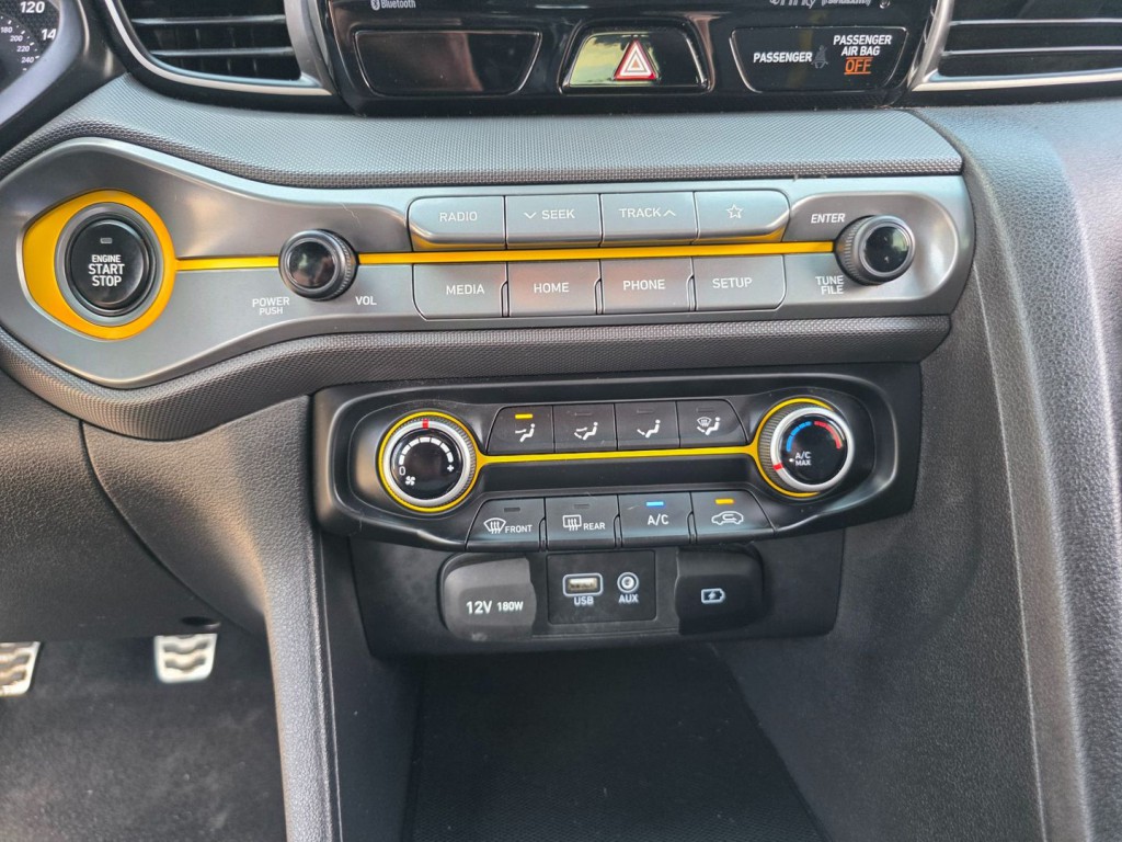 2019 Hyundai Veloster Image 22