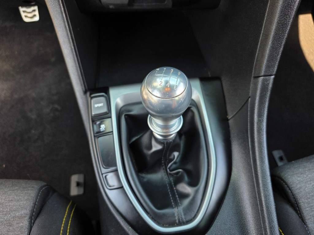 2019 Hyundai Veloster Image 23