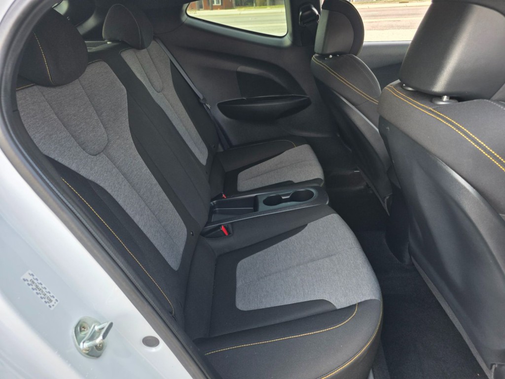 2019 Hyundai Veloster Image 30