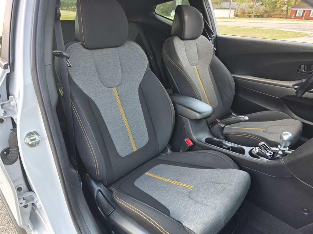 2019 Hyundai Veloster Image 31