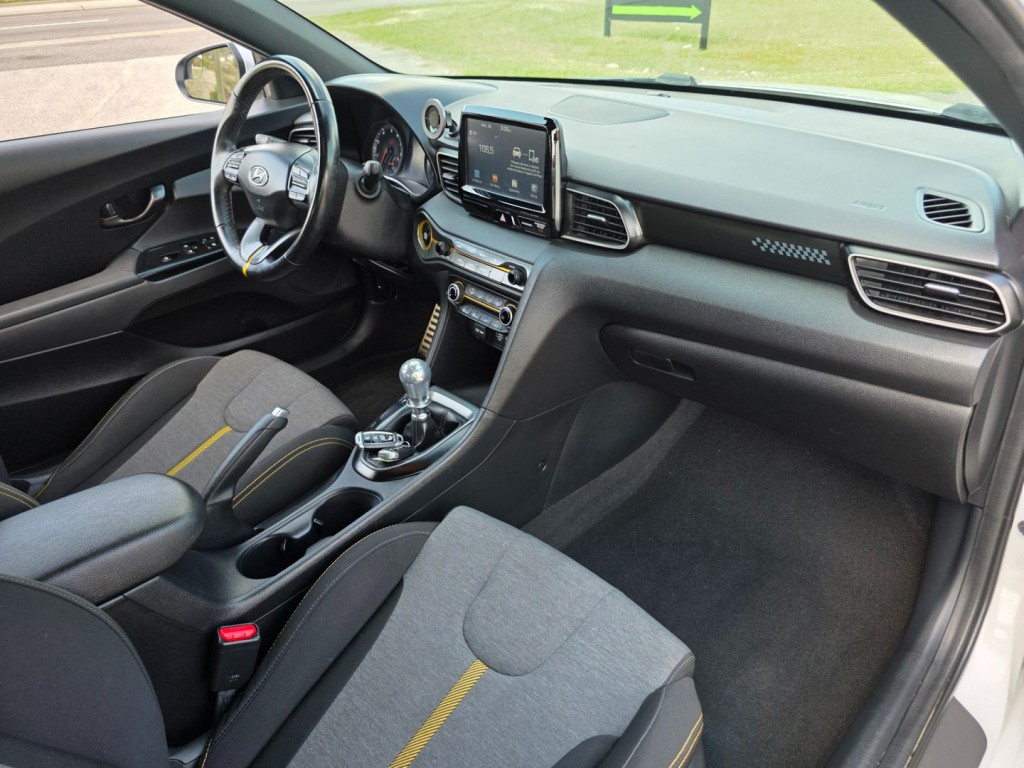 2019 Hyundai Veloster Image 33