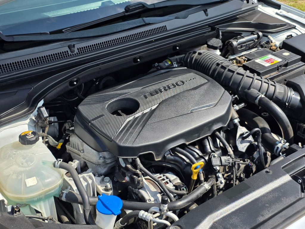 2019 Hyundai Veloster Image 42