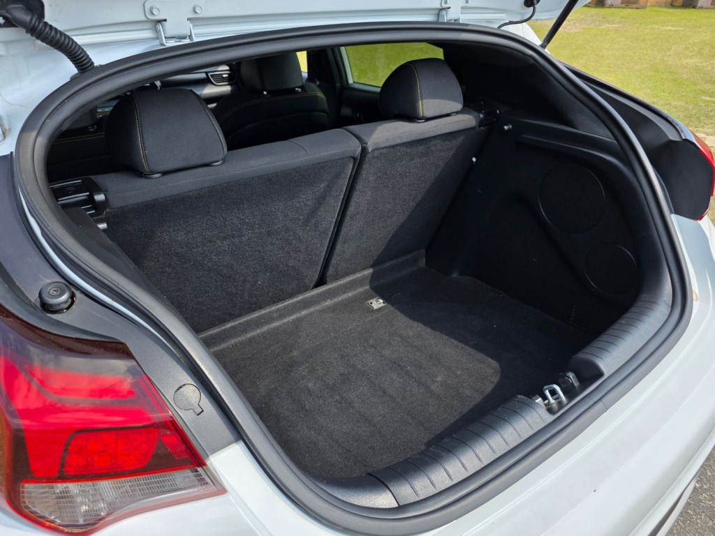 2019 Hyundai Veloster Image 47