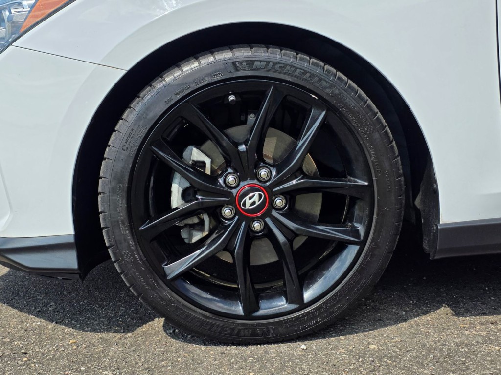 2019 Hyundai Veloster Image 48