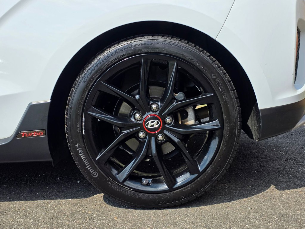 2019 Hyundai Veloster Image 49