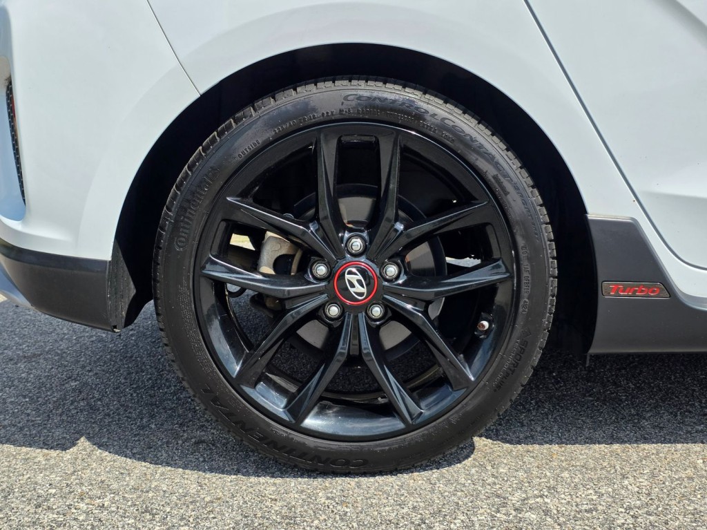 2019 Hyundai Veloster Image 50