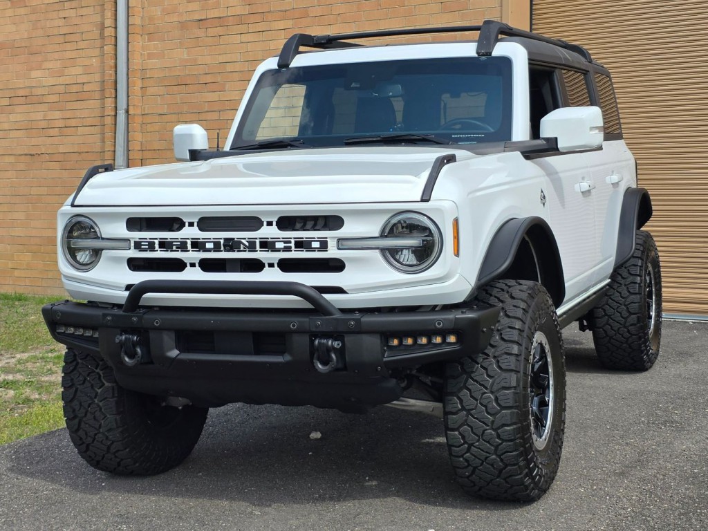 2022 Ford Bronco Image 2