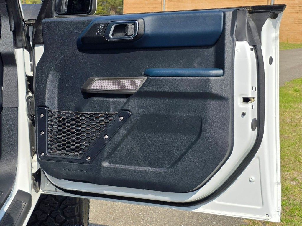 2022 Ford Bronco Image 35