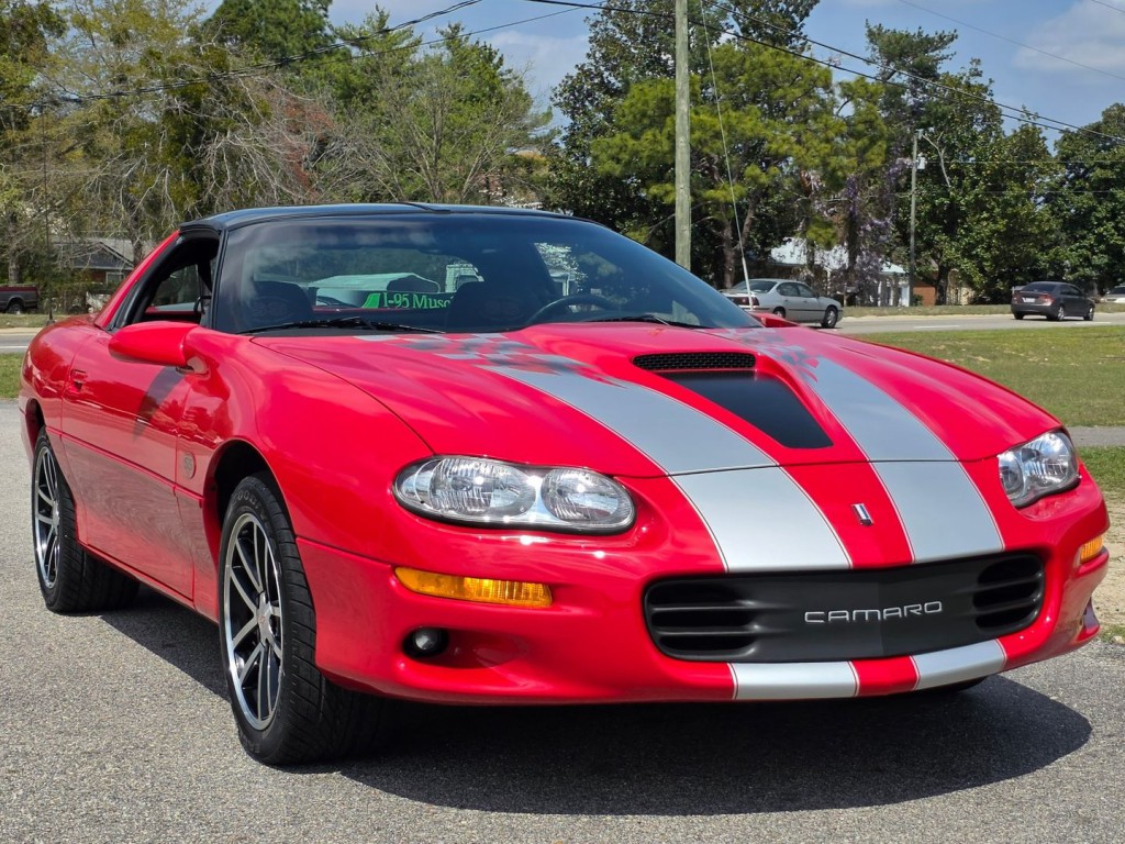 2002 Chevrolet Camaro Image 4