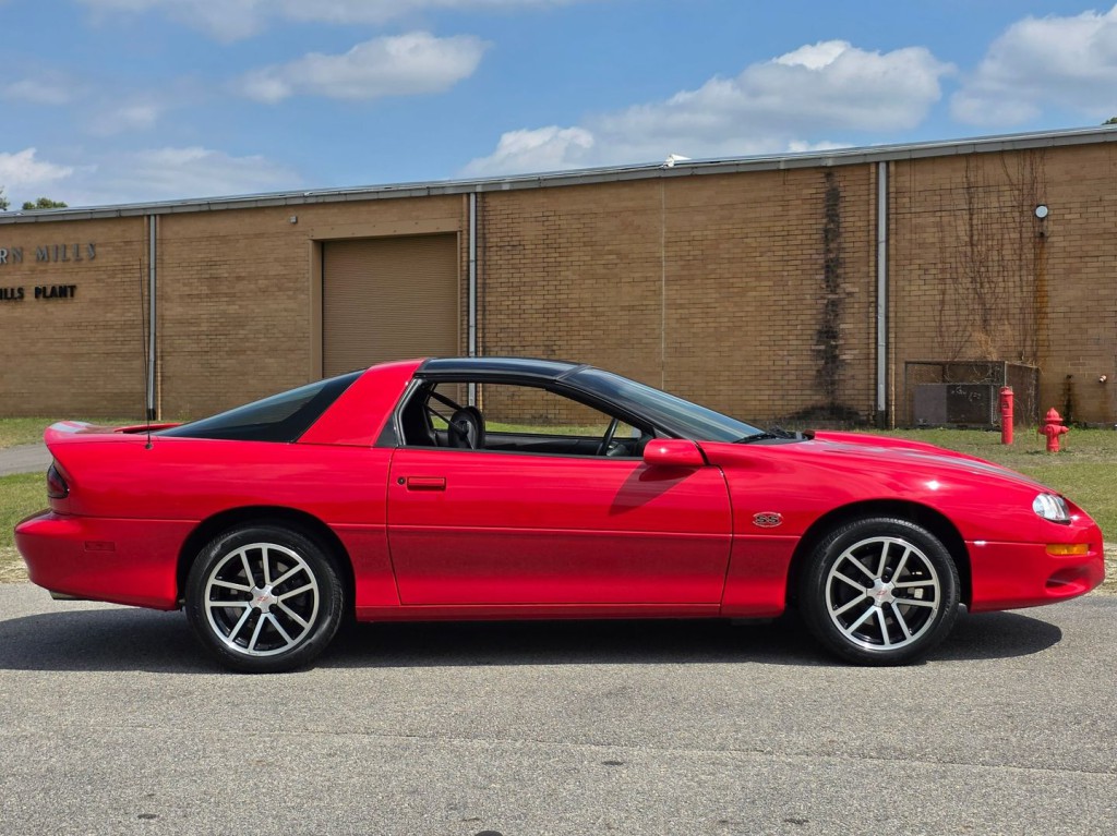 2002 Chevrolet Camaro Image 6
