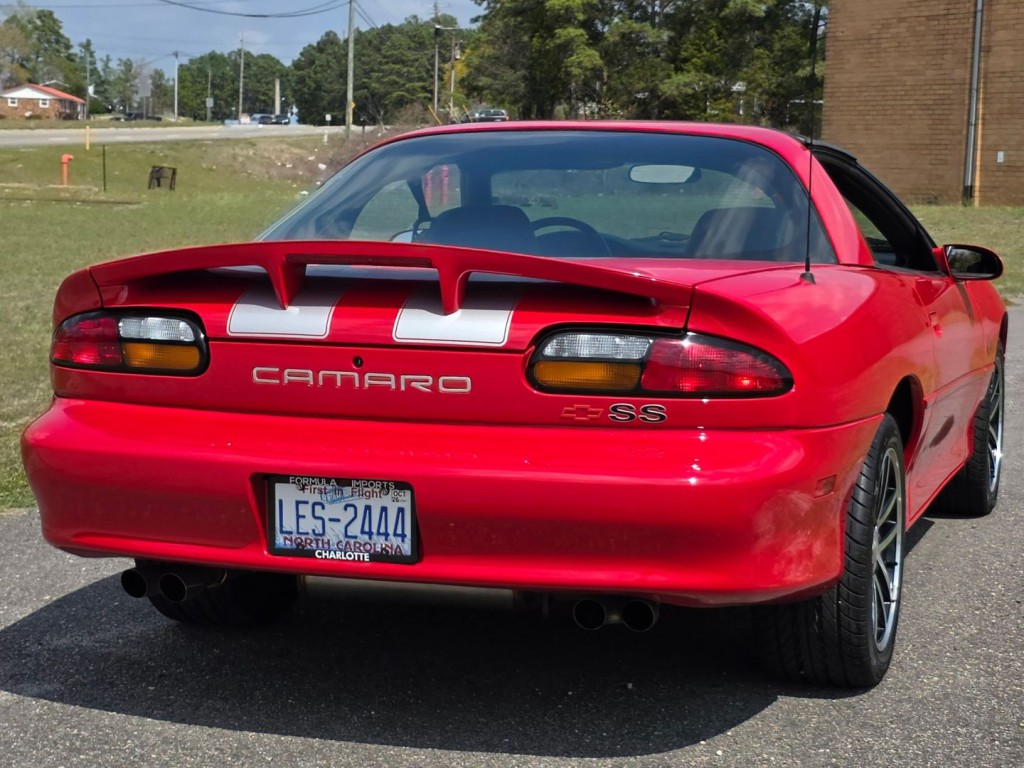 2002 Chevrolet Camaro Image 8