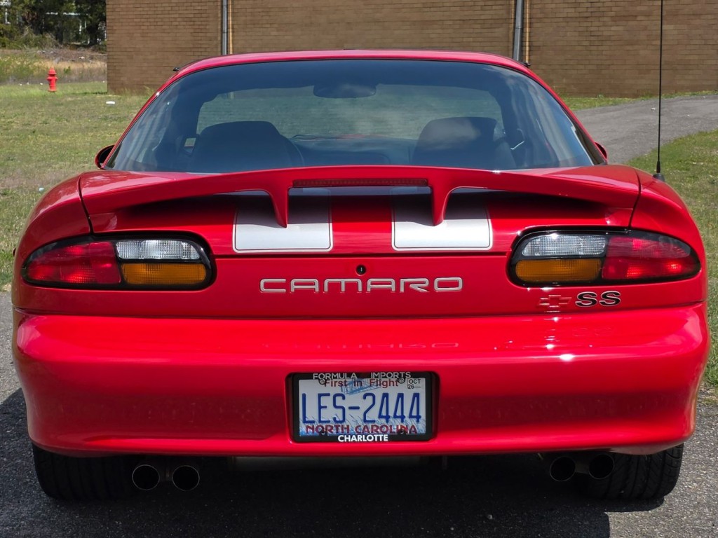 2002 Chevrolet Camaro Image 9