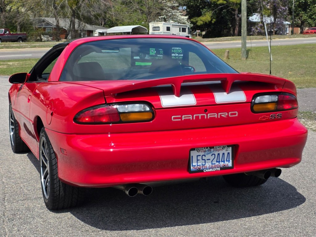 2002 Chevrolet Camaro Image 10