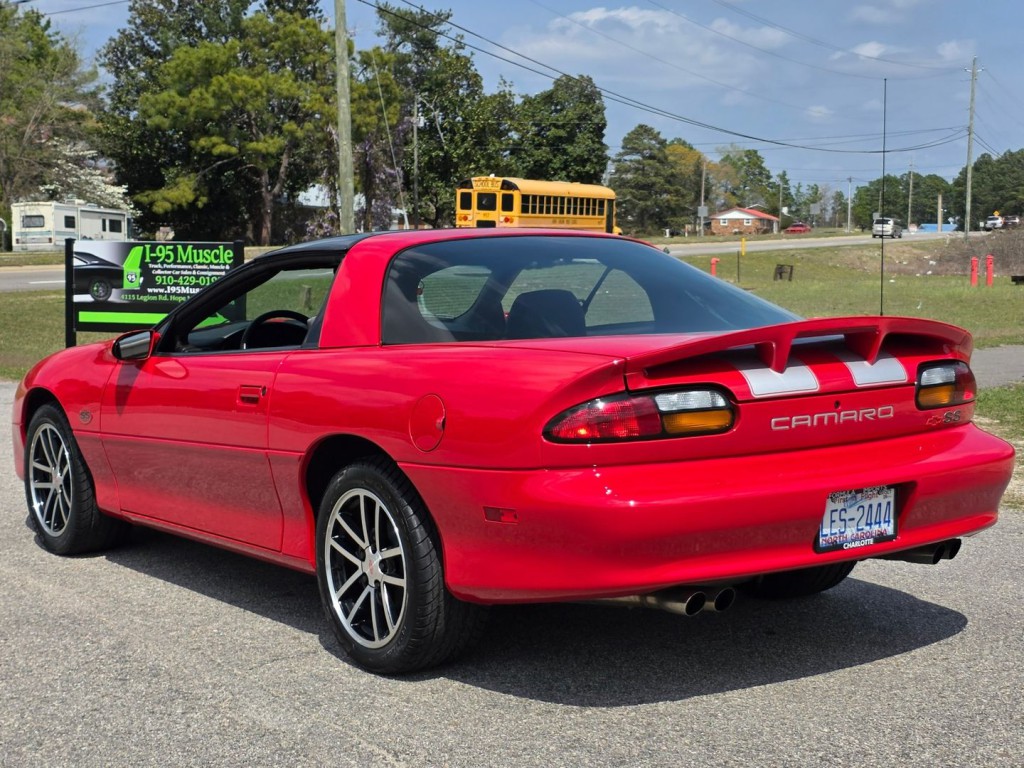 2002 Chevrolet Camaro Image 11