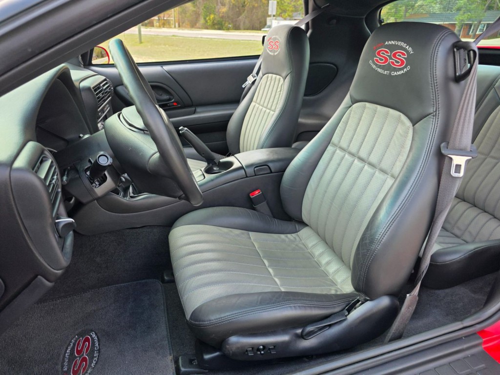 2002 Chevrolet Camaro Image 14