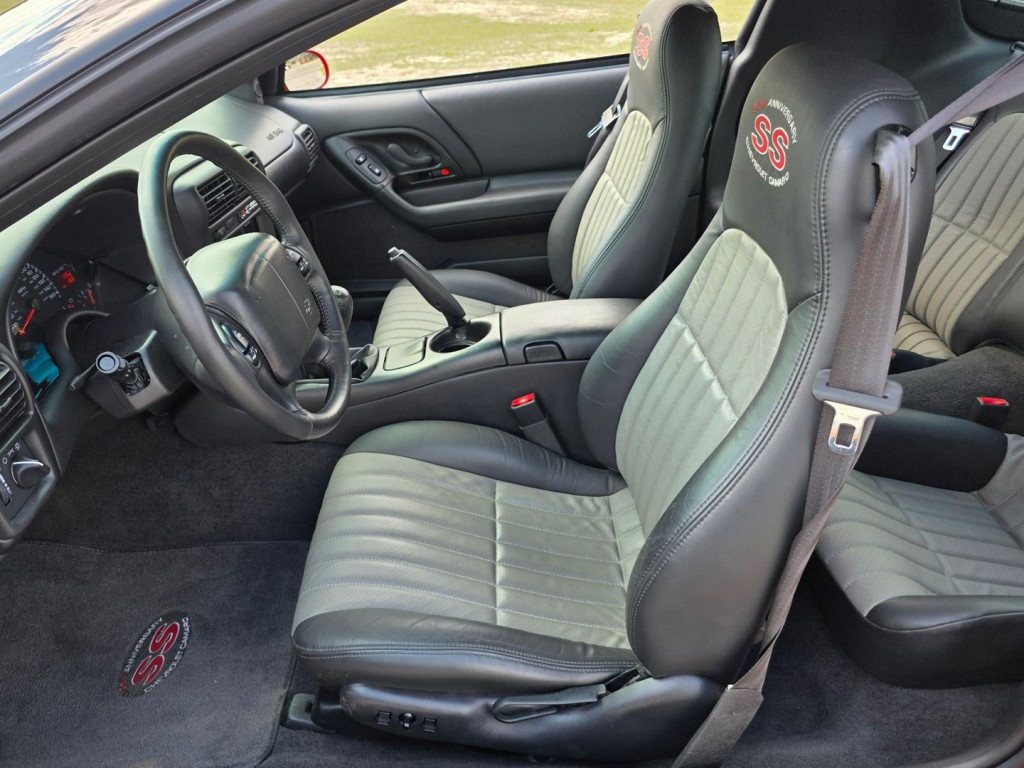 2002 Chevrolet Camaro Image 15