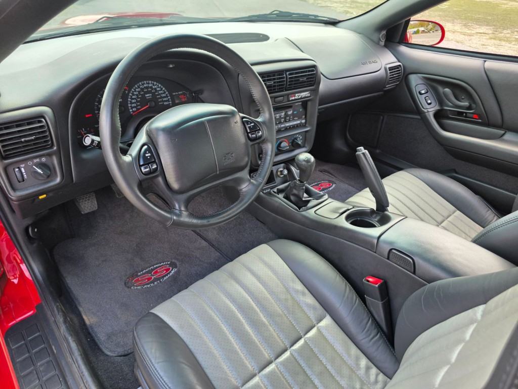 2002 Chevrolet Camaro Image 16