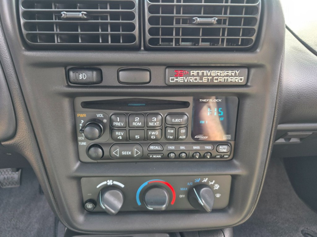 2002 Chevrolet Camaro Image 21