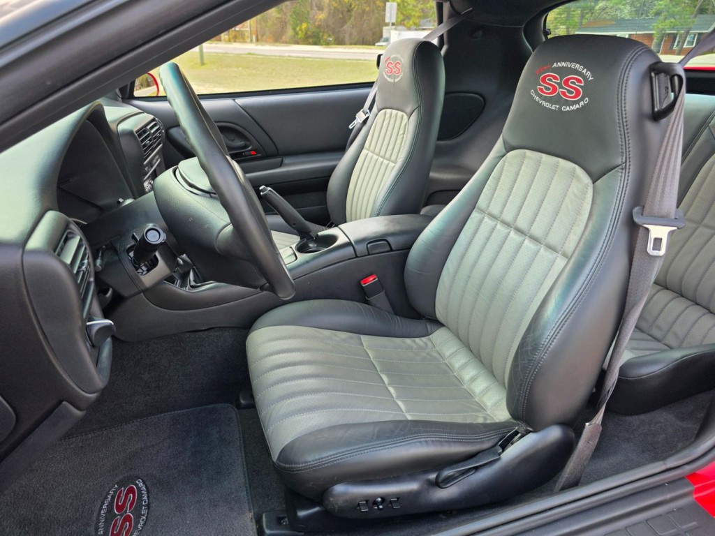 2002 Chevrolet Camaro Image 25