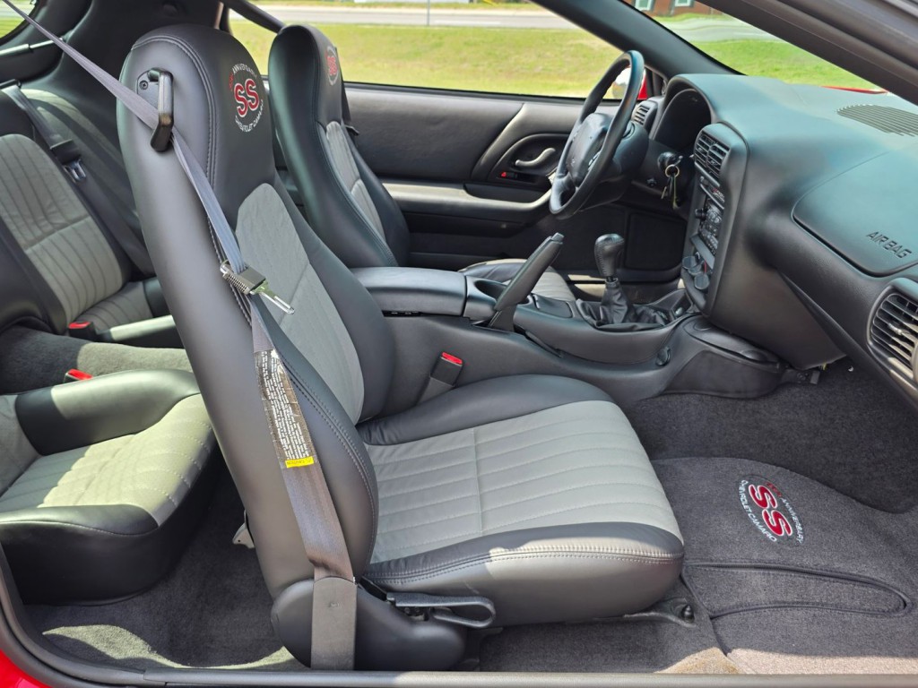 2002 Chevrolet Camaro Image 29