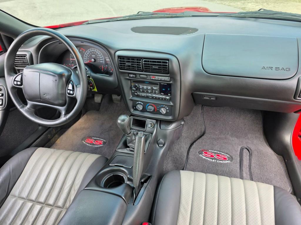 2002 Chevrolet Camaro Image 31