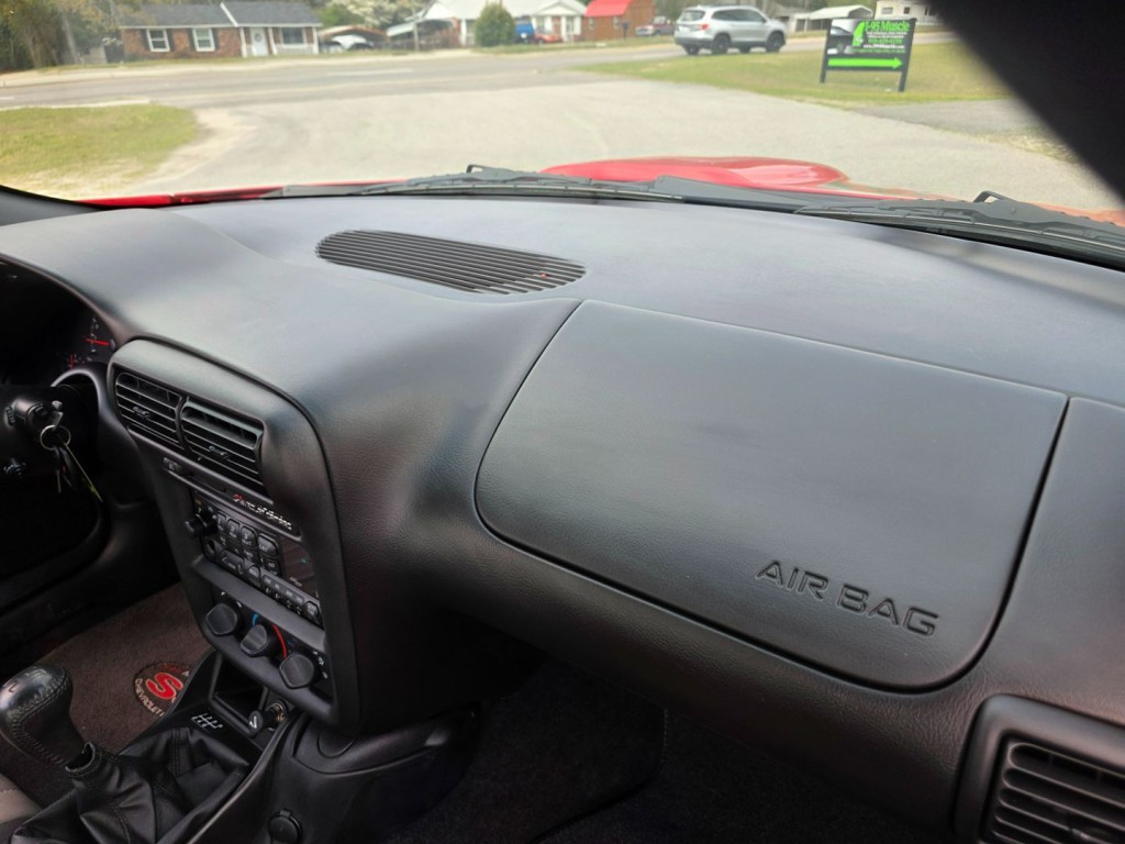 2002 Chevrolet Camaro Image 32