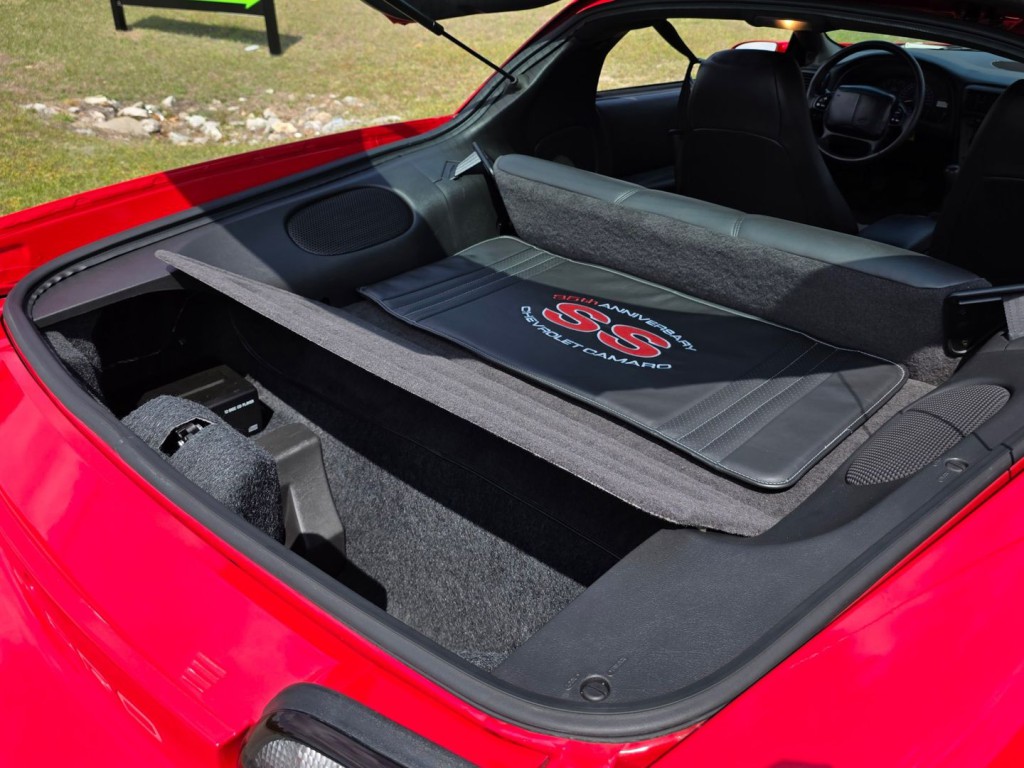 2002 Chevrolet Camaro Image 45